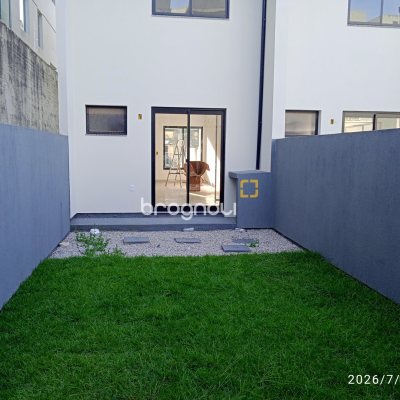 Casa com 72m², 2 quartos (sendo 2 suítes), 1 garagem, no bairro Areias em São José