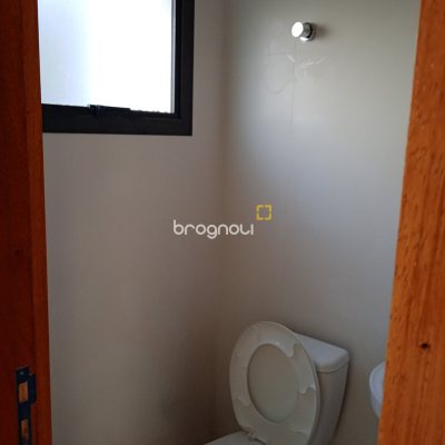 Casa com 72m², 2 quartos (sendo 2 suítes), 1 garagem, no bairro Areias em São José