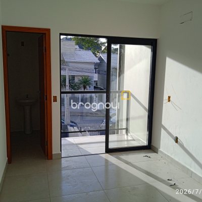 Casa com 72m², 2 quartos (sendo 2 suítes), 1 garagem, no bairro Areias em São José