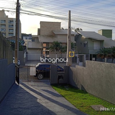 Casa com 72m², 2 quartos (sendo 2 suítes), 1 garagem, no bairro Areias em São José