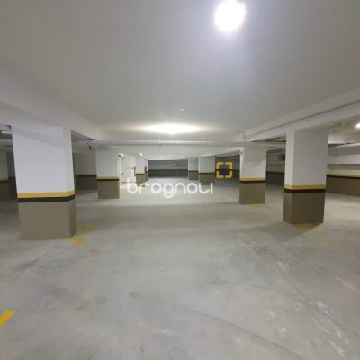 Apartamento com 71m², 1 quarto, 1 garagem, no bairro Carvoeira em Florianópolis