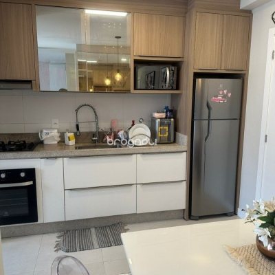 Apartamento com 71m², 1 quarto, 1 garagem, no bairro Carvoeira em Florianópolis