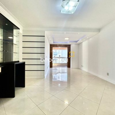 Apartamento com 131m², 3 quartos (sendo 2 suítes), 1 garagem, no bairro Campinas em São José
