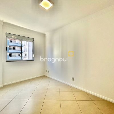 Apartamento com 131m², 3 quartos (sendo 2 suítes), 1 garagem, no bairro Campinas em São José