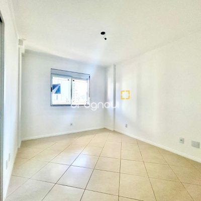 Apartamento com 131m², 3 quartos (sendo 2 suítes), 1 garagem, no bairro Campinas em São José