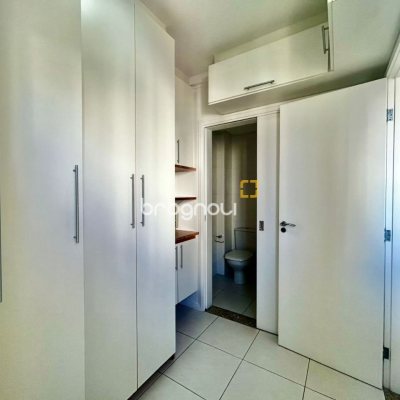 Apartamento com 131m², 3 quartos (sendo 2 suítes), 1 garagem, no bairro Campinas em São José