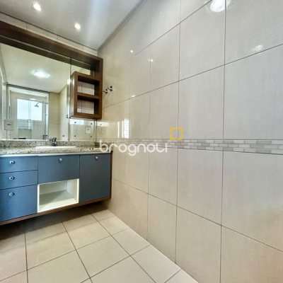 Apartamento com 131m², 3 quartos (sendo 2 suítes), 1 garagem, no bairro Campinas em São José