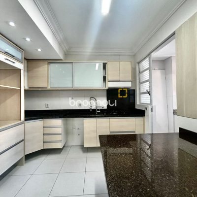 Apartamento com 131m², 3 quartos (sendo 2 suítes), 1 garagem, no bairro Campinas em São José
