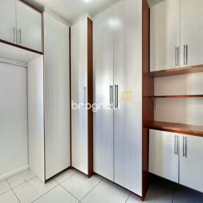 Apartamento com 131m², 3 quartos (sendo 2 suítes), 1 garagem, no bairro Campinas em São José