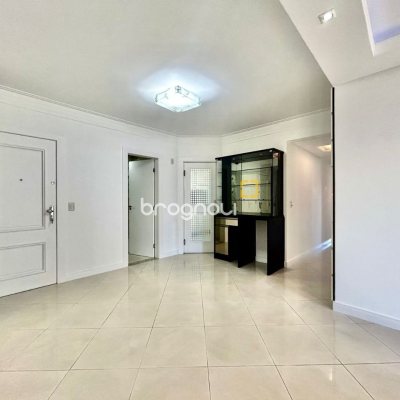 Apartamento com 131m², 3 quartos (sendo 2 suítes), 1 garagem, no bairro Campinas em São José