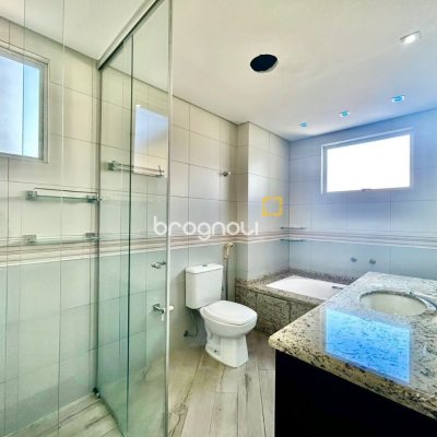Apartamento com 131m², 3 quartos (sendo 2 suítes), 1 garagem, no bairro Campinas em São José