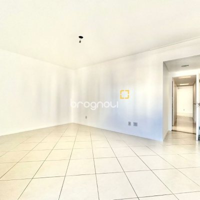 Apartamento com 131m², 3 quartos (sendo 2 suítes), 1 garagem, no bairro Campinas em São José