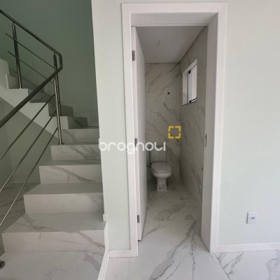 Casa com 102m², 3 quartos (sendo 2 suítes), 2 garagens, no bairro Forquilhas em São José