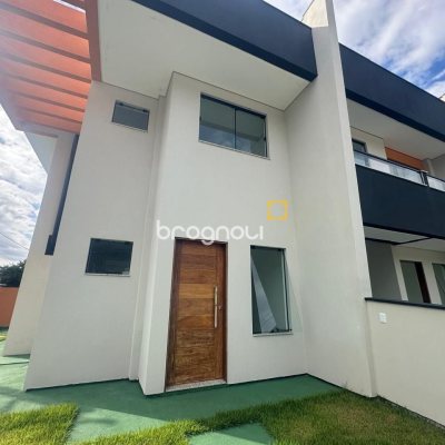 Casa com 113m², 3 quartos (sendo 2 suítes), 2 garagens, no bairro Forquilhas em São José