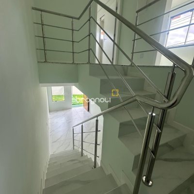 Casa com 113m², 3 quartos (sendo 2 suítes), 2 garagens, no bairro Forquilhas em São José