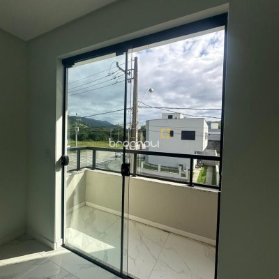 Casa com 113m², 3 quartos (sendo 2 suítes), 2 garagens, no bairro Forquilhas em São José