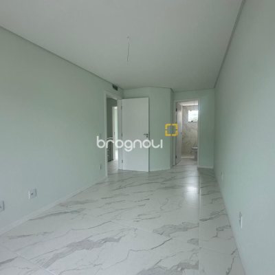 Casa com 145m², 3 quartos (sendo 2 suítes), 2 garagens, no bairro Forquilhas em São José