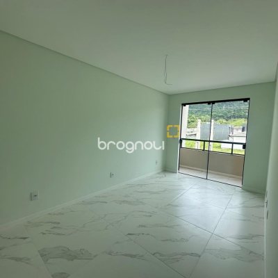 Casa com 145m², 3 quartos (sendo 2 suítes), 2 garagens, no bairro Forquilhas em São José