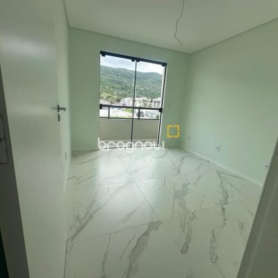 Casa com 145m², 3 quartos (sendo 2 suítes), 2 garagens, no bairro Forquilhas em São José