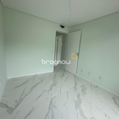Casa com 145m², 3 quartos (sendo 2 suítes), 2 garagens, no bairro Forquilhas em São José