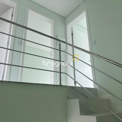Casa com 145m², 3 quartos (sendo 2 suítes), 2 garagens, no bairro Forquilhas em São José