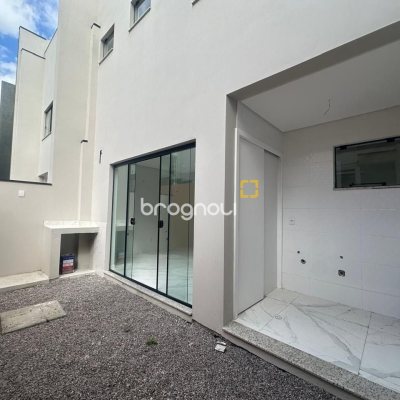 Casa com 145m², 3 quartos (sendo 2 suítes), 2 garagens, no bairro Forquilhas em São José