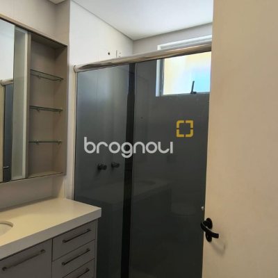 Apartamento com 81m², 2 quartos (sendo 1 suíte), 1 garagem, no bairro Coqueiros em Florianópolis