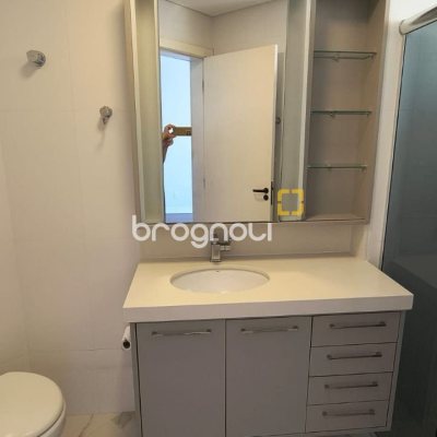 Apartamento com 81m², 2 quartos (sendo 1 suíte), 1 garagem, no bairro Coqueiros em Florianópolis