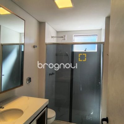 Apartamento com 81m², 2 quartos (sendo 1 suíte), 1 garagem, no bairro Coqueiros em Florianópolis