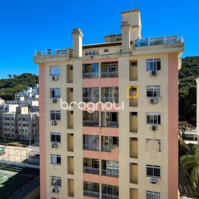 Apartamento com 81m², 2 quartos (sendo 1 suíte), 1 garagem, no bairro Coqueiros em Florianópolis