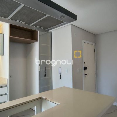 Apartamento com 81m², 2 quartos (sendo 1 suíte), 1 garagem, no bairro Coqueiros em Florianópolis