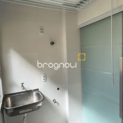 Apartamento com 81m², 2 quartos (sendo 1 suíte), 1 garagem, no bairro Coqueiros em Florianópolis