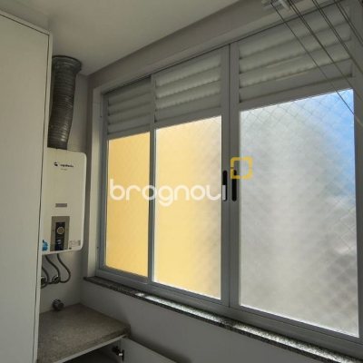 Apartamento com 81m², 2 quartos (sendo 1 suíte), 1 garagem, no bairro Coqueiros em Florianópolis