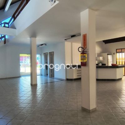 Apartamento com 81m², 2 quartos (sendo 1 suíte), 1 garagem, no bairro Coqueiros em Florianópolis