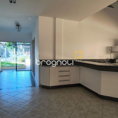 Apartamento com 81m², 2 quartos (sendo 1 suíte), 1 garagem, no bairro Coqueiros em Florianópolis