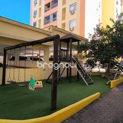 Apartamento com 81m², 2 quartos (sendo 1 suíte), 1 garagem, no bairro Coqueiros em Florianópolis
