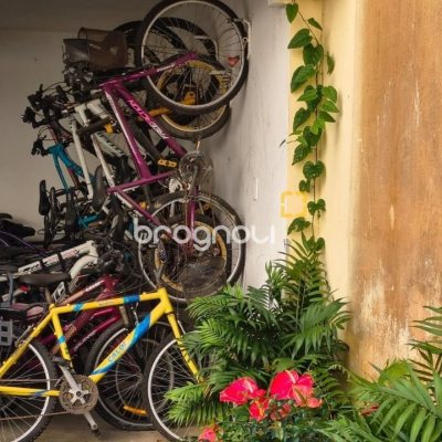Apartamento com 81m², 2 quartos (sendo 1 suíte), 1 garagem, no bairro Coqueiros em Florianópolis