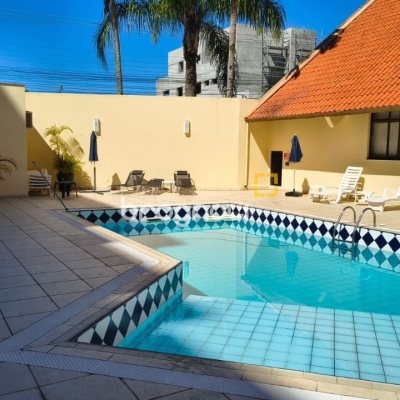 Apartamento com 81m², 2 quartos (sendo 1 suíte), 1 garagem, no bairro Coqueiros em Florianópolis