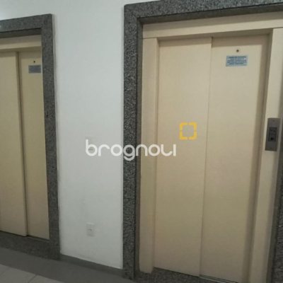 Apartamento com 81m², 2 quartos (sendo 1 suíte), 1 garagem, no bairro Coqueiros em Florianópolis