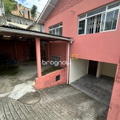 Casa com 175m², 6 quartos, 2 garagens, no bairro Beira Mar Norte em Florianópolis