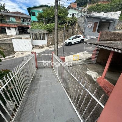 Casa com 175m², 6 quartos, 2 garagens, no bairro Beira Mar Norte em Florianópolis