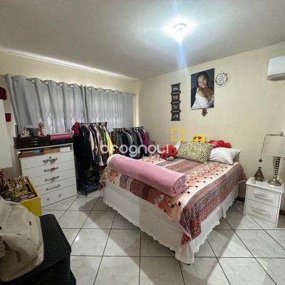 Casa com 175m², 6 quartos, 2 garagens, no bairro Beira Mar Norte em Florianópolis