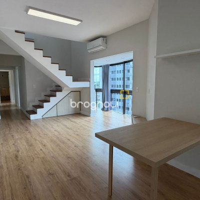 Cobertura com 148m², 3 quartos (sendo 2 suítes), 2 garagens, no bairro Agronômica em Florianópolis