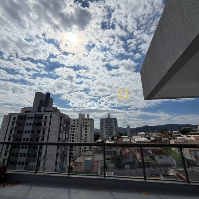 Cobertura com 148m², 3 quartos (sendo 2 suítes), 2 garagens, no bairro Agronômica em Florianópolis