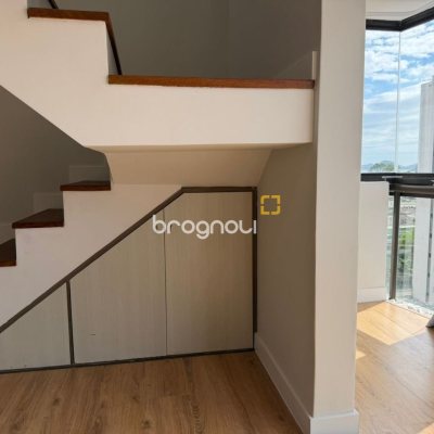 Cobertura com 148m², 3 quartos (sendo 2 suítes), 2 garagens, no bairro Agronômica em Florianópolis