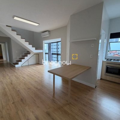 Cobertura com 148m², 3 quartos (sendo 2 suítes), 2 garagens, no bairro Agronômica em Florianópolis