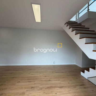 Cobertura com 148m², 3 quartos (sendo 2 suítes), 2 garagens, no bairro Agronômica em Florianópolis