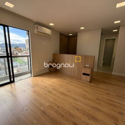 Cobertura com 148m², 3 quartos (sendo 2 suítes), 2 garagens, no bairro Agronômica em Florianópolis