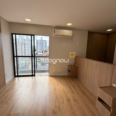 Cobertura com 148m², 3 quartos (sendo 2 suítes), 2 garagens, no bairro Agronômica em Florianópolis
