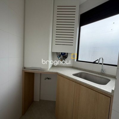 Cobertura com 148m², 3 quartos (sendo 2 suítes), 2 garagens, no bairro Agronômica em Florianópolis